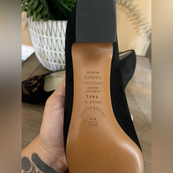 Salvatore Ferragamo Black Suede Pumps with Tortoiseshell Accent Size 9 - Picture 16 of 16